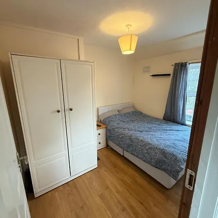 Budget 3 Bed House In Secure Parking Dom wakacyjny *