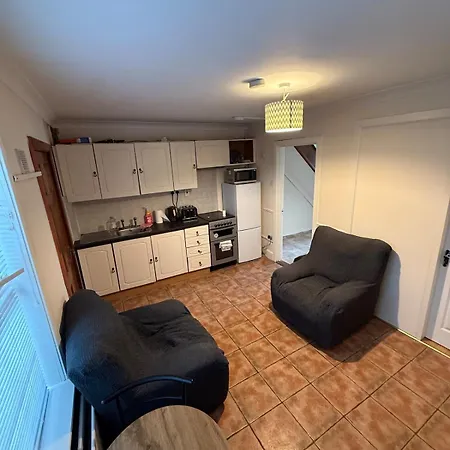 Budget 3 Bed House In Secure Parking Dom wakacyjny