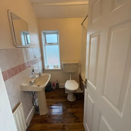 Budget 3 Bed House In Secure Parking Dom wakacyjny
