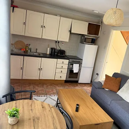 Budget 3 Bed House In Secure Parking Dom wakacyjny *